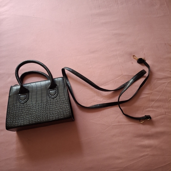 Handbags - Elegant Black Crocodile Pattern Handbag